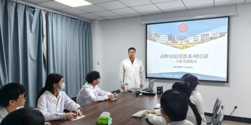 实验动物中心举行“动物实验仪器使用培训（第三期）”
