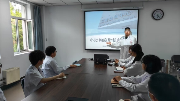 实验动物中心举行“动物实验仪器使用培训（第一期）”